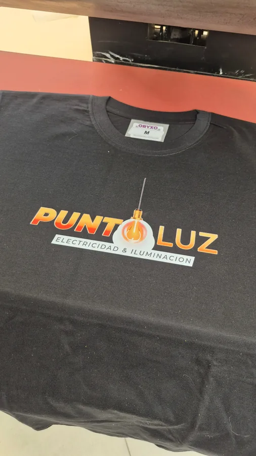 Remera Punto Luz